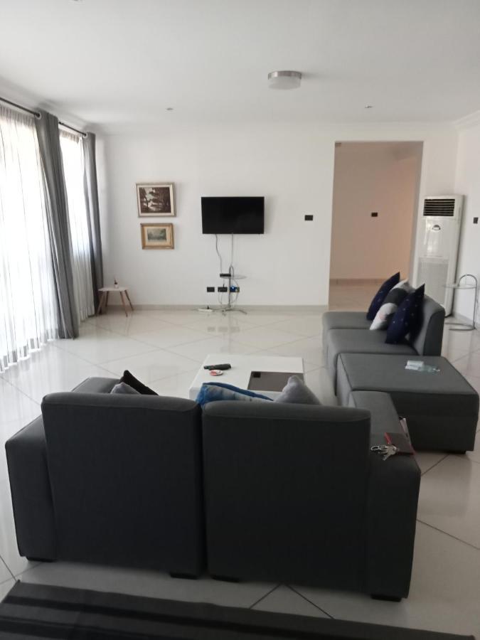 Tricia'S Place - One Family At A Time Διαμέρισμα Άκρα Εξωτερικό φωτογραφία